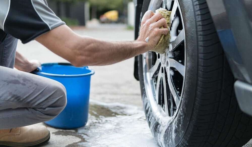 How to clean car Tire